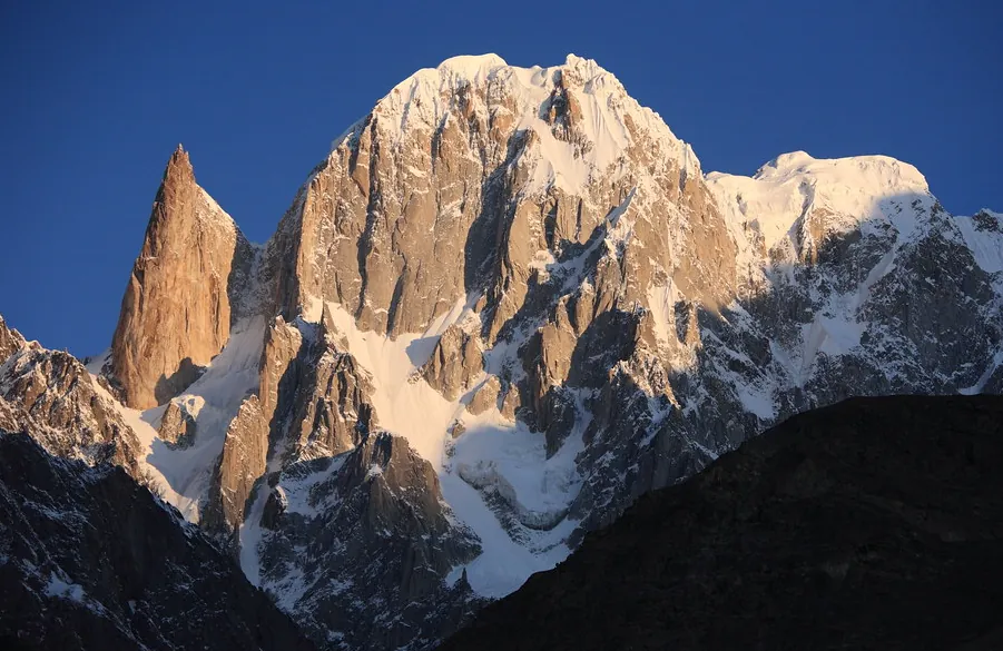 Last light on the granite spires above Duikar